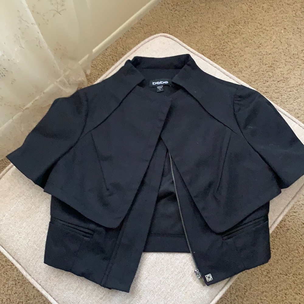 Beautiful Bebe crop layering piece in black